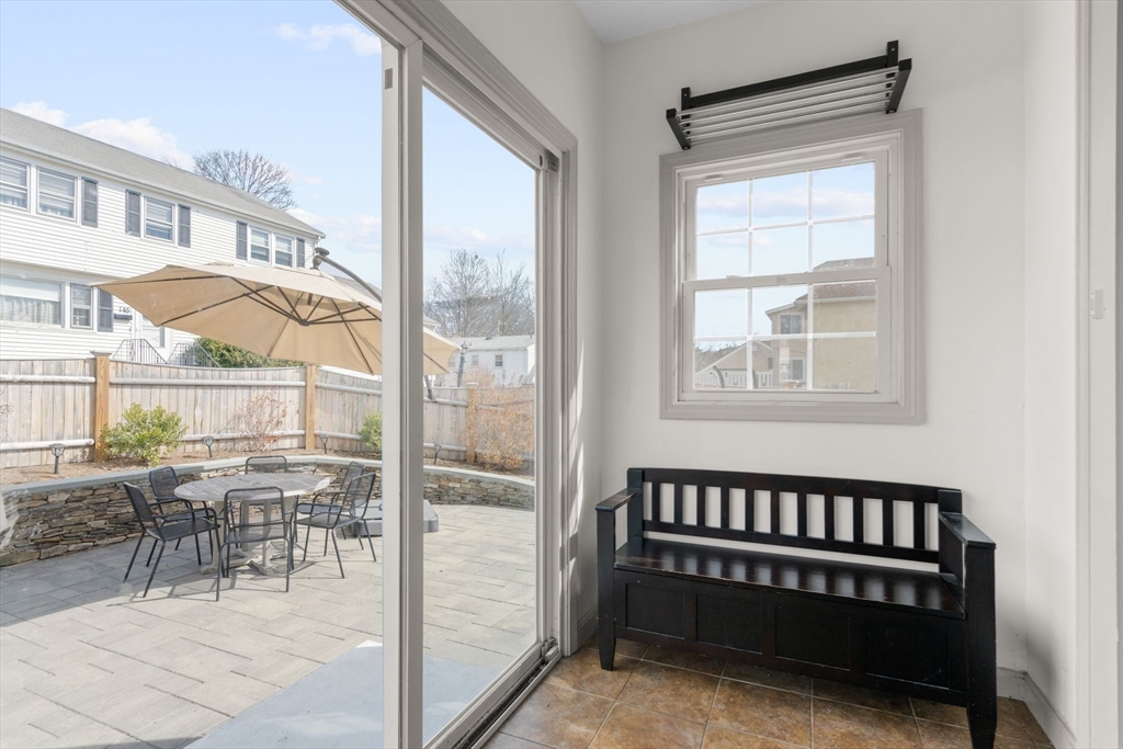 149-151 Pleasant, Watertown, Massachusetts, 3 Bedrooms Bedrooms, 7 Rooms Rooms,1 BathroomBathrooms,Residential Lease,For Rent,Pleasant,73410425