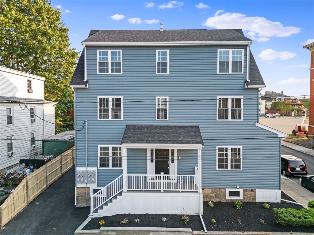 489 Spring St., Fall River, Massachusetts, 9 Bedrooms Bedrooms, 15 Rooms Rooms,3 BathroomsBathrooms,Residential Income,For Sale,Spring St.,73391481