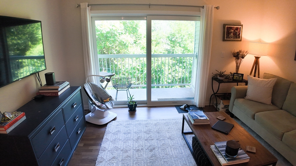 90 Trotter Road, Weymouth, Massachusetts, 1 Bedroom Bedrooms, 4 Rooms Rooms,1 BathroomBathrooms,Residential Lease,For Rent,Trotter Road,73408439