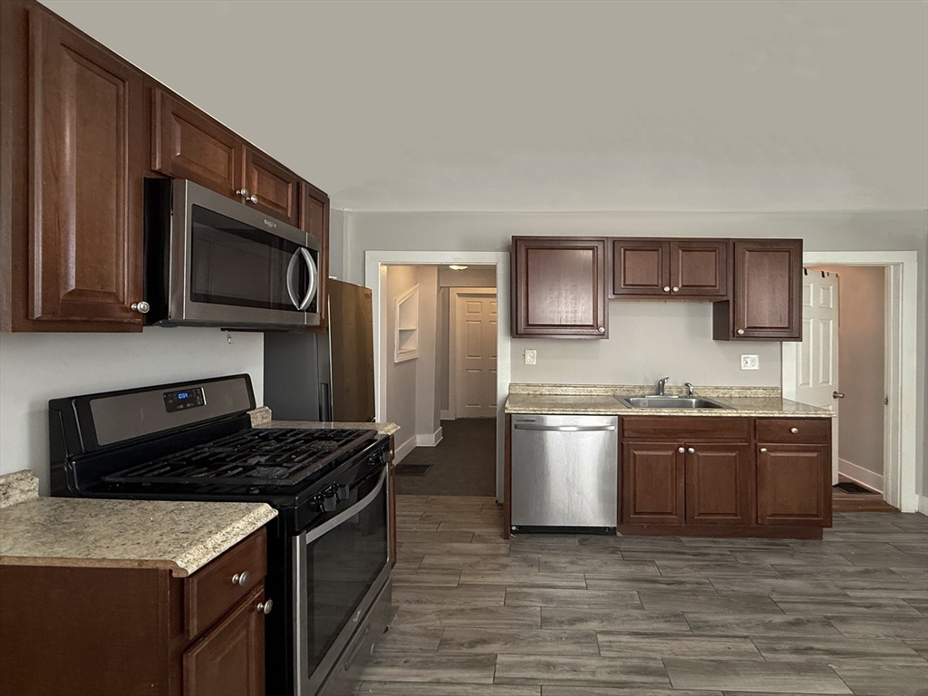 227 Chestnut St, Lynn, Massachusetts, 3 Bedrooms Bedrooms, 5 Rooms Rooms,1 BathroomBathrooms,Residential Lease,For Rent,Chestnut St,73380536