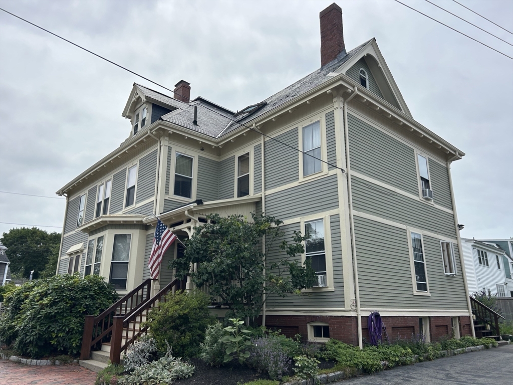 54 Bromfield Street, Newburyport, Massachusetts, 1 Bedroom Bedrooms, 3 Rooms Rooms,1 BathroomBathrooms,Residential Lease,For Rent,Bromfield Street,73407261
