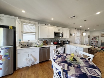 59 Saratoga Street, Boston, Massachusetts, 2 Bedrooms Bedrooms, 5 Rooms Rooms,1 BathroomBathrooms,Residential Lease,For Rent,Saratoga Street,73405459