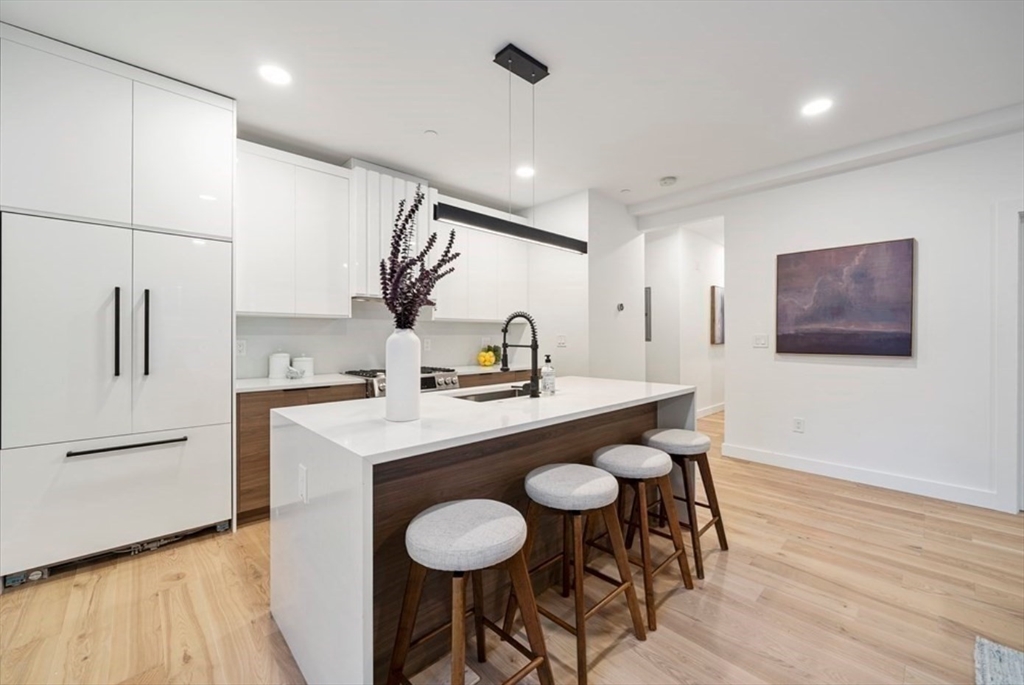 118 Spring St., Cambridge, Massachusetts, 3 Bedrooms Bedrooms, 8 Rooms Rooms,3 BathroomsBathrooms,Residential Lease,For Rent,Spring St.,73407699