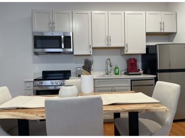 68 Main, Everett, Massachusetts, 1 Bedroom Bedrooms, 2 Rooms Rooms,1 BathroomBathrooms,Residential Lease,For Rent,Main,73398973