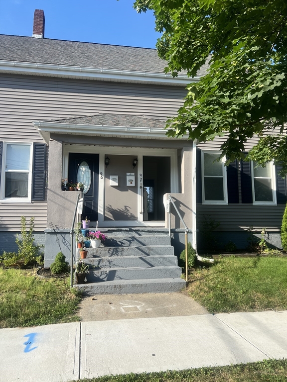 92 Lawrence St, Framingham, Massachusetts, 3 Bedrooms Bedrooms, 5 Rooms Rooms,1 BathroomBathrooms,Residential Lease,For Rent,Lawrence St,73396402