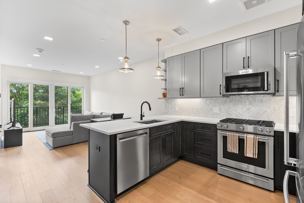 287 Maverick, Boston, Massachusetts, 1 Bedroom Bedrooms, 3 Rooms Rooms,1 BathroomBathrooms,Residential Lease,For Rent,Maverick,73383049