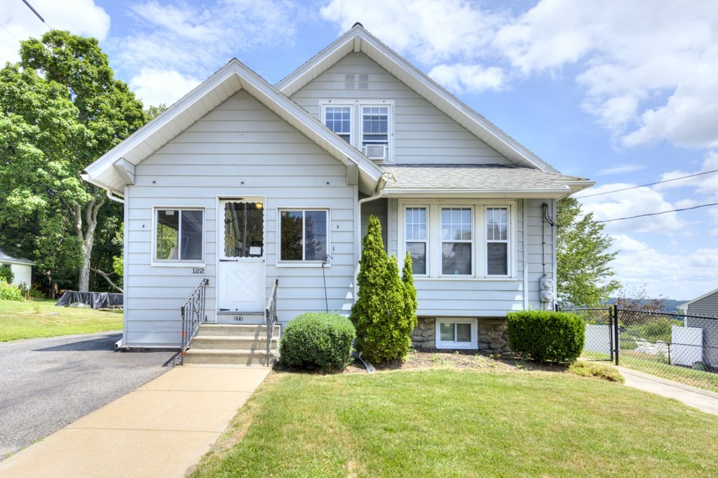 122 Brookline St, Worcester, Massachusetts, 4 Bedrooms Bedrooms, 9 Rooms Rooms,3 BathroomsBathrooms,Residential Income,For Sale,Brookline St,73402398