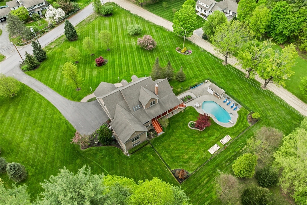 32 Rideout Road, Hollis, New Hampshire, 5 Bedrooms Bedrooms, 15 Rooms Rooms,5.5 BathroomsBathrooms,Residential,For Sale,Rideout Road,73392302