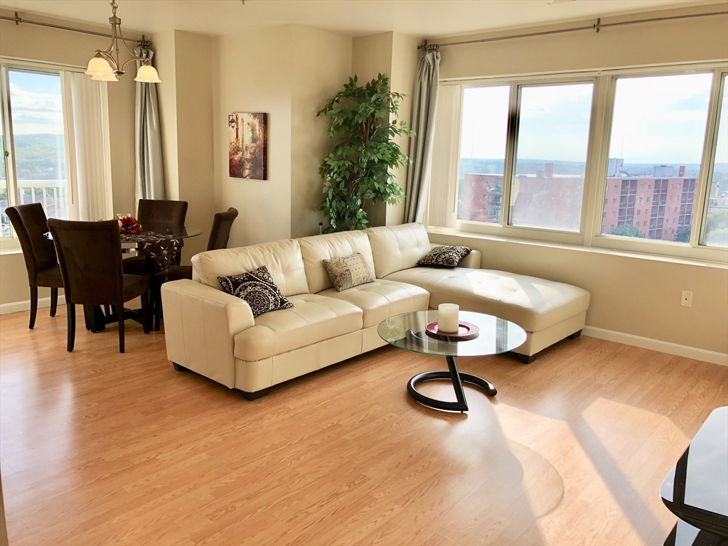 1 Cityview Ln, Quincy, Massachusetts, 2 Bedrooms Bedrooms, 5 Rooms Rooms,2 BathroomsBathrooms,Residential Lease,For Rent,Cityview Ln,73396446