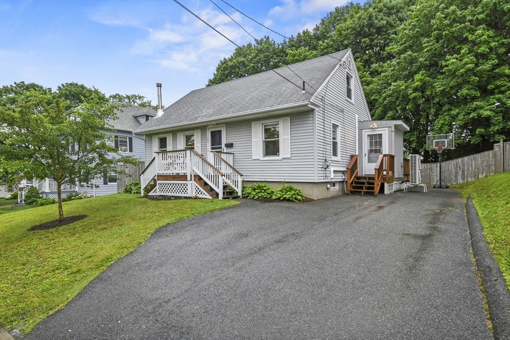 109 Euclid Ave, Pittsfield, Massachusetts, 3 Bedrooms Bedrooms, 8 Rooms Rooms,2 BathroomsBathrooms,Residential,For Sale,Euclid Ave,73393622