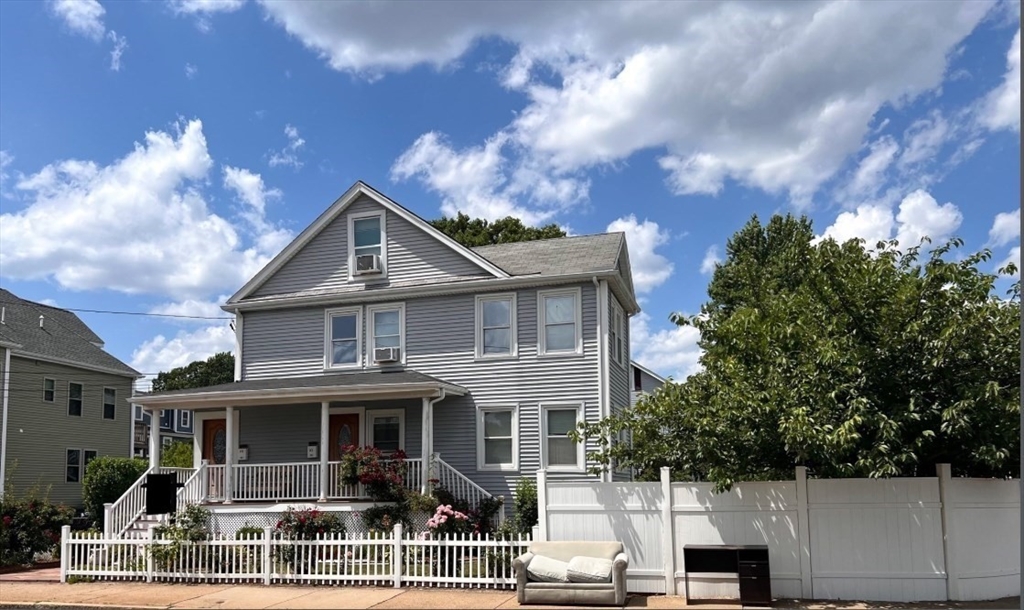 31-33 Harvard Street, Medford, Massachusetts, 7 Bedrooms Bedrooms, 12 Rooms Rooms,3 BathroomsBathrooms,Residential Income,For Sale,Harvard Street,73396721