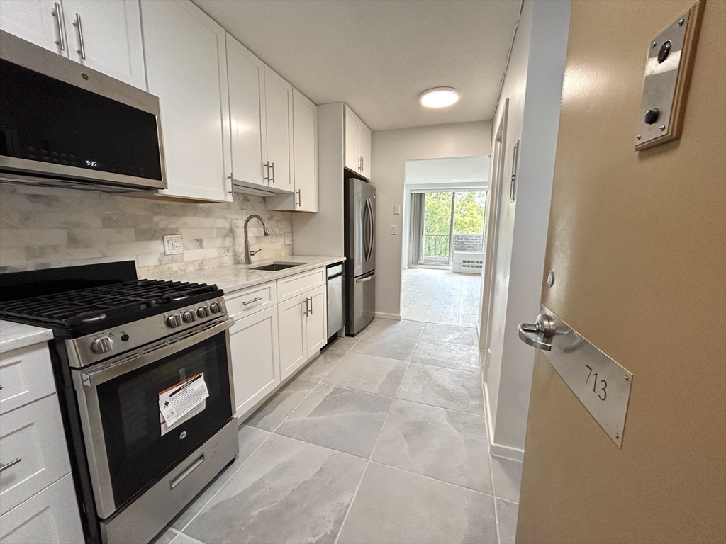 44 Washington St, Brookline, Massachusetts, 2 Rooms Rooms,1 BathroomBathrooms,Residential Lease,For Rent,Washington St,73416074