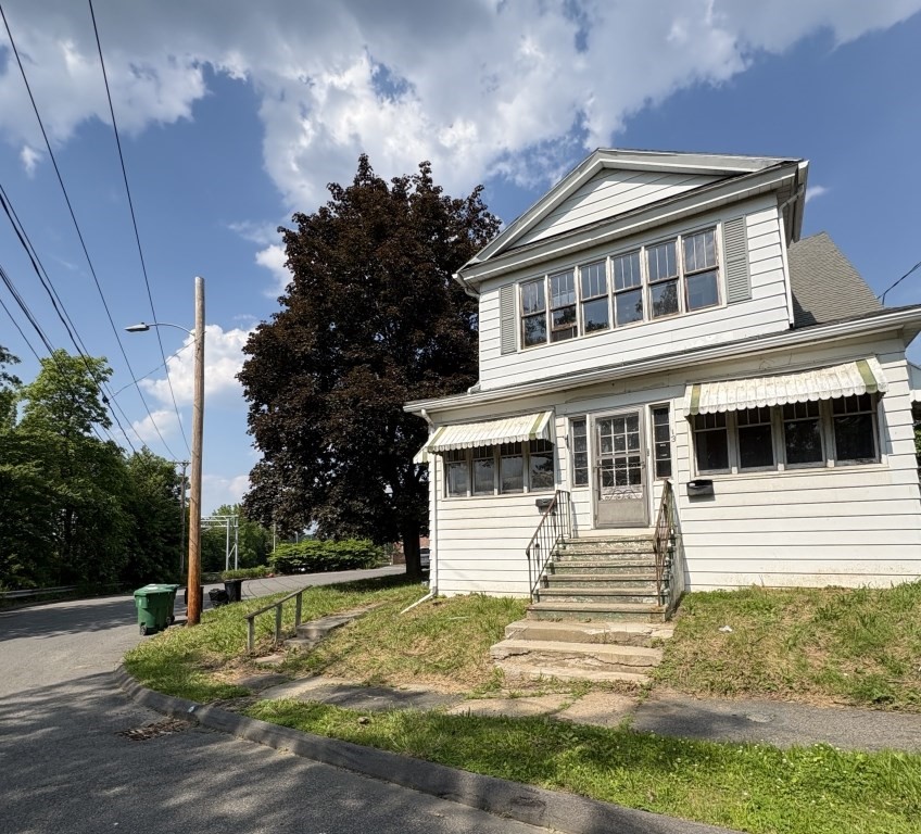 13 Beston St, Chicopee, Massachusetts, 4 Bedrooms Bedrooms, 9 Rooms Rooms,2 BathroomsBathrooms,Residential Income,For Sale,Beston St,73390182