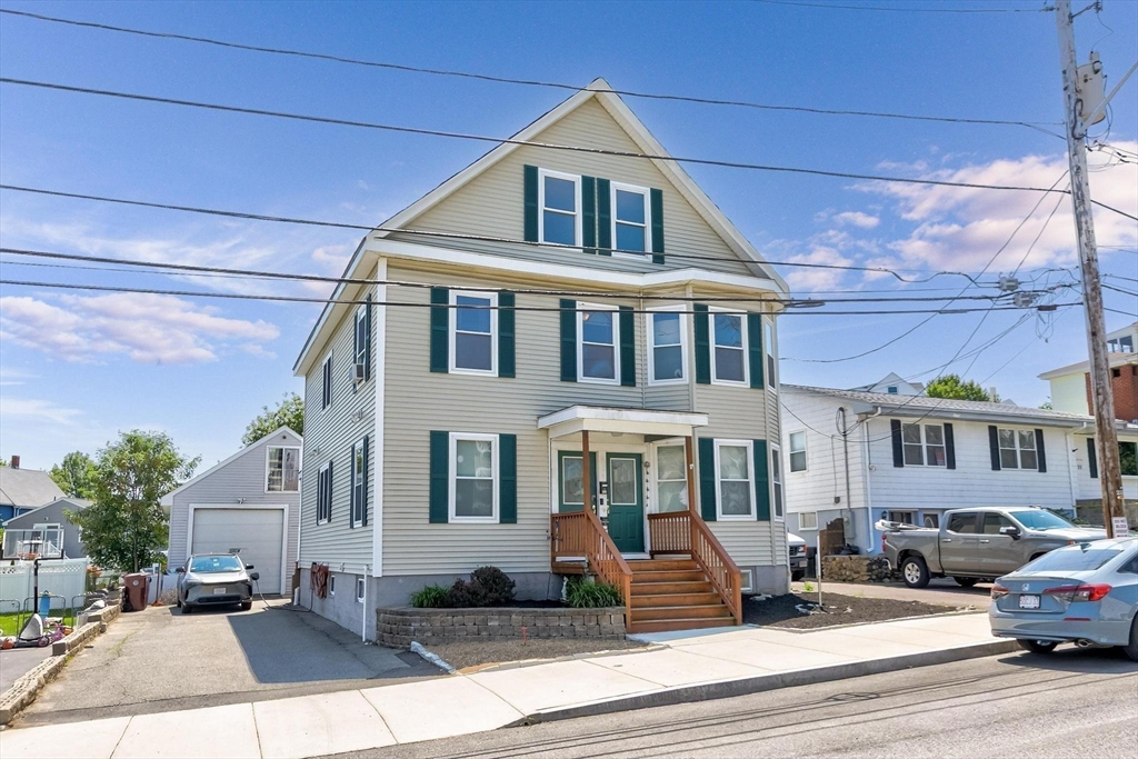 39 Ambrose St, Revere, Massachusetts, 4 Bedrooms Bedrooms, 13 Rooms Rooms,2 BathroomsBathrooms,Residential Income,For Sale,Ambrose St,73386730