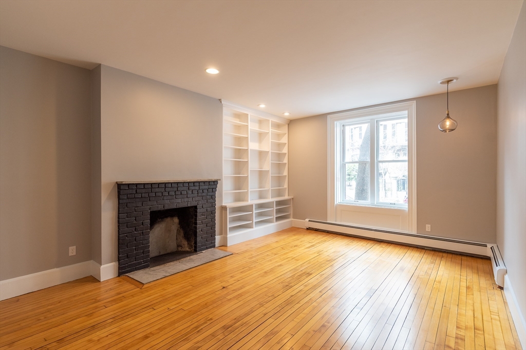 40 Mount Vernon St, Boston, Massachusetts, 1 Bedroom Bedrooms, 3 Rooms Rooms,1 BathroomBathrooms,Residential Lease,For Rent,Mount Vernon St,73406116