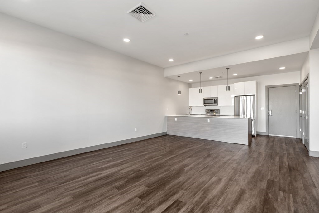 400 Mystic Ave, Somerville, Massachusetts, 2 Bedrooms Bedrooms, 5 Rooms Rooms,2 BathroomsBathrooms,Residential Lease,For Rent,Mystic Ave,73385762