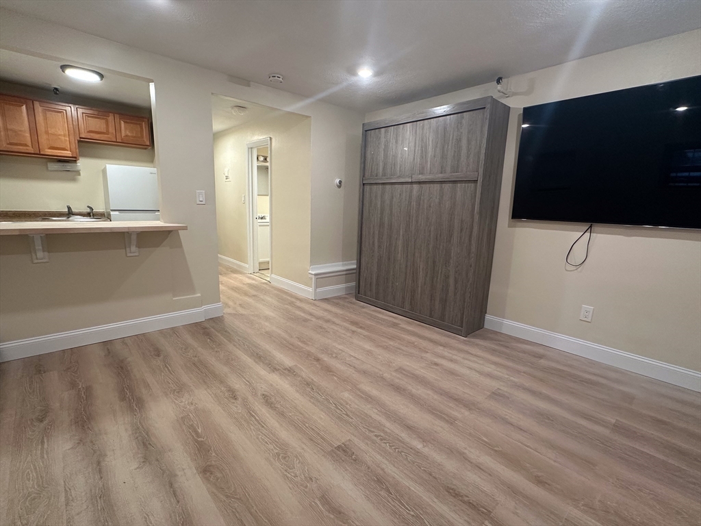 1238 Commonwealth Ave, Boston, Massachusetts, 3 Rooms Rooms,1 BathroomBathrooms,Residential Lease,For Rent,Commonwealth Ave,73413896