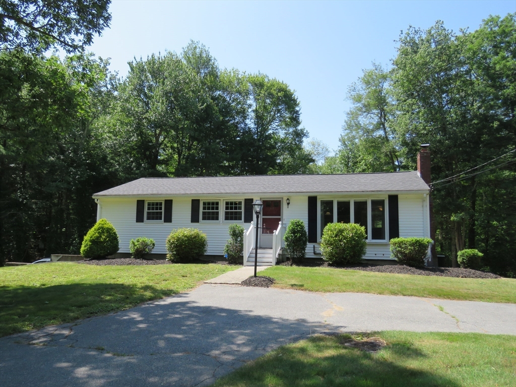 40 Rockland St, Easton, Massachusetts, 3 Bedrooms Bedrooms, 6 Rooms Rooms,1 BathroomBathrooms,Residential,For Sale,Rockland St,73337349