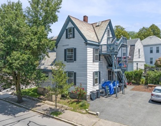 343 Cabot St, Beverly, Massachusetts, 3 Bedrooms Bedrooms, 8 Rooms Rooms,3 BathroomsBathrooms,Residential Income,For Sale,Cabot St,73392439