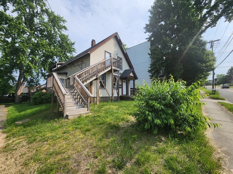 88 Prospect, Chicopee, Massachusetts, 4 Bedrooms Bedrooms, 8 Rooms Rooms,3 BathroomsBathrooms,Residential Income,For Sale,Prospect,73353925