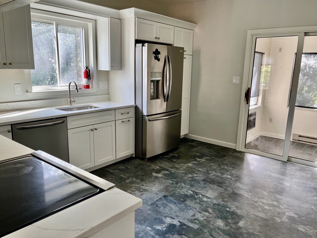 10 Bromfield Road, Somerville, Massachusetts, 3 Bedrooms Bedrooms, 8 Rooms Rooms,2 BathroomsBathrooms,Residential Lease,For Rent,Bromfield Road,73409499