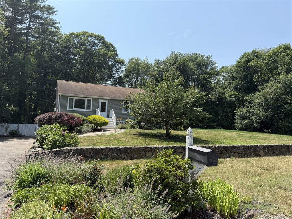 4 Country Acre Rd, Dartmouth, Massachusetts, 3 Bedrooms Bedrooms, 6 Rooms Rooms,2 BathroomsBathrooms,Residential,For Sale,Country Acre Rd,73402526