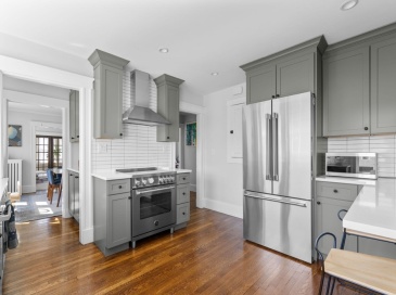 151 Pleasant, Watertown, Massachusetts, 3 Bedrooms Bedrooms, 7 Rooms Rooms,1 BathroomBathrooms,Residential Lease,For Rent,Pleasant,73414342