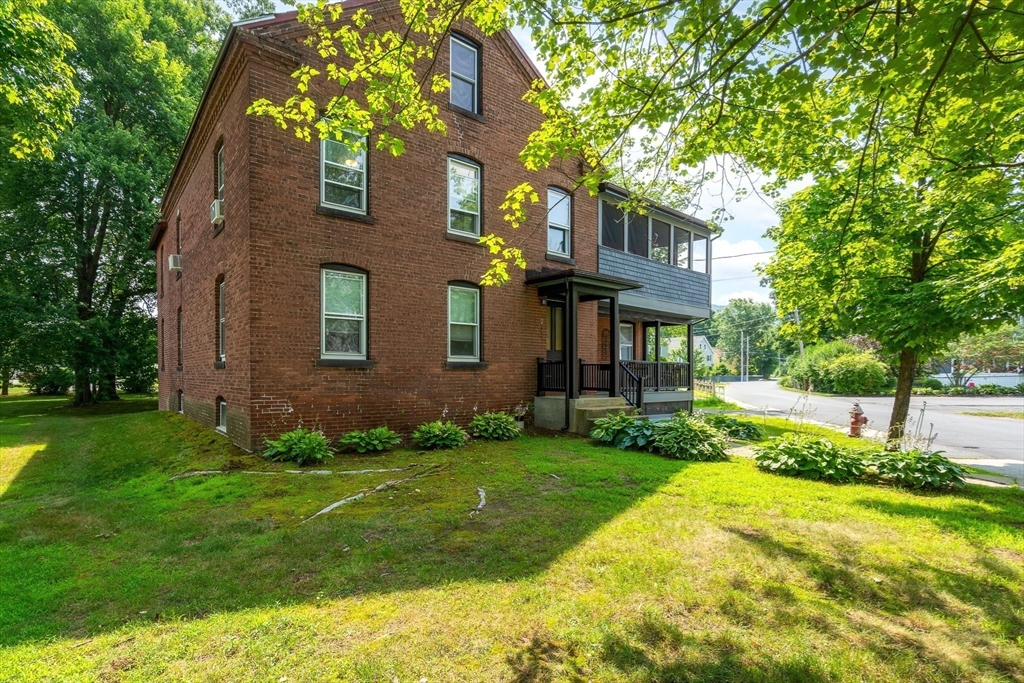 11 Stone Path Lane, Easthampton, Massachusetts, 4 Bedrooms Bedrooms, 12 Rooms Rooms,2 BathroomsBathrooms,Residential Income,For Sale,Stone Path Lane,73404182