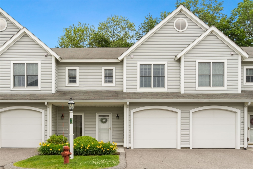 140 Commonwealth Ave, North Attleboro, Massachusetts, 2 Bedrooms Bedrooms, 6 Rooms Rooms,2.5 BathroomsBathrooms,Residential,For Sale,Commonwealth Ave,73393219