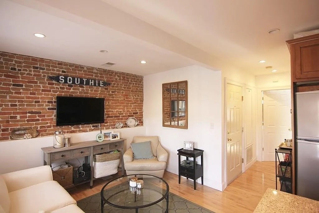 764 East 6th Street, Boston, Massachusetts, 1 Bedroom Bedrooms, 3 Rooms Rooms,1 BathroomBathrooms,Residential Lease,For Rent,East 6th Street,73403550