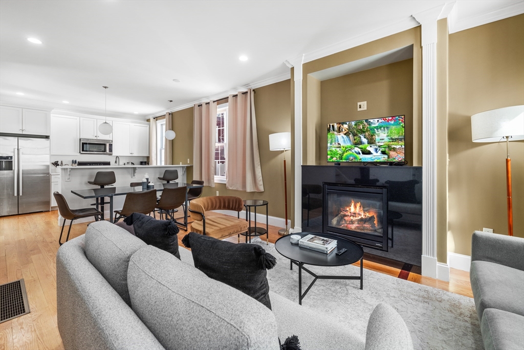 91 Dresser St, Boston, Massachusetts, 3 Bedrooms Bedrooms, 6 Rooms Rooms,3.5 BathroomsBathrooms,Residential Lease,For Rent,Dresser St,73409669