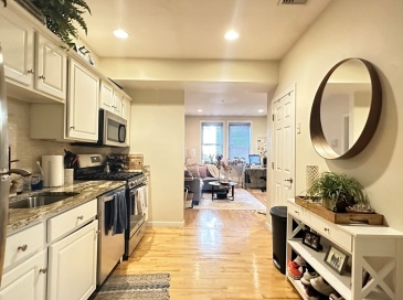 464 Hanover Street, Boston, Massachusetts, 1 Bedroom Bedrooms, 3 Rooms Rooms,1 BathroomBathrooms,Residential Lease,For Rent,Hanover Street,73413777