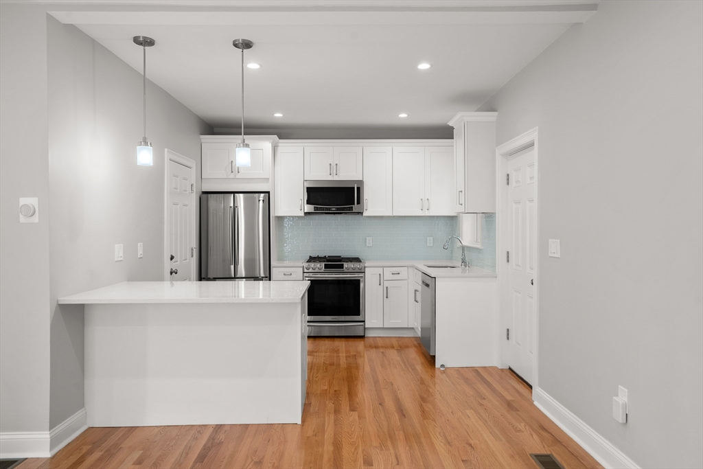 1 Orient Ave, Everett, Massachusetts, 3 Bedrooms Bedrooms, 5 Rooms Rooms,1 BathroomBathrooms,Residential Lease,For Rent,Orient Ave,73412627