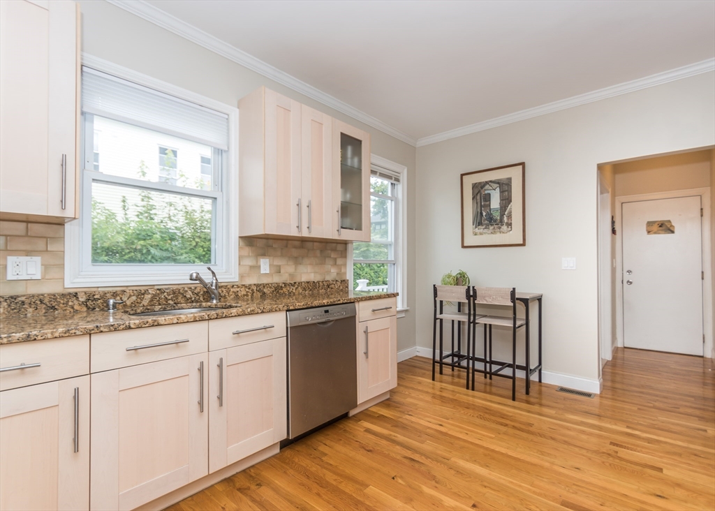 36 Washington Ave, Waltham, Massachusetts, 1 Bedroom Bedrooms, 4 Rooms Rooms,1 BathroomBathrooms,Residential Lease,For Rent,Washington Ave,73419979