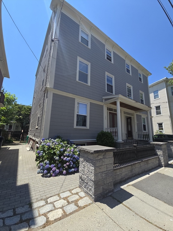 352 Washington, Cambridge, Massachusetts, 3 Bedrooms Bedrooms, 5 Rooms Rooms,1 BathroomBathrooms,Residential Lease,For Rent,Washington,73395511