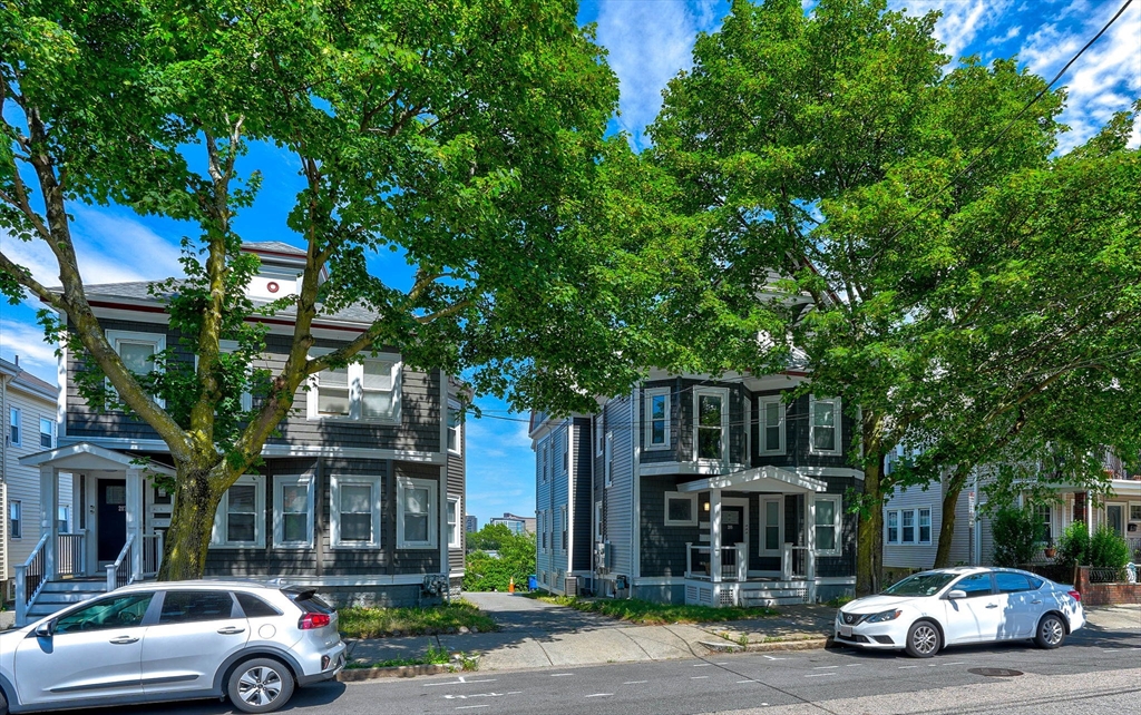 285 Medford St, Somerville, Massachusetts, 3 Bedrooms Bedrooms, 5 Rooms Rooms,1 BathroomBathrooms,Residential Lease,For Rent,Medford St,73412462