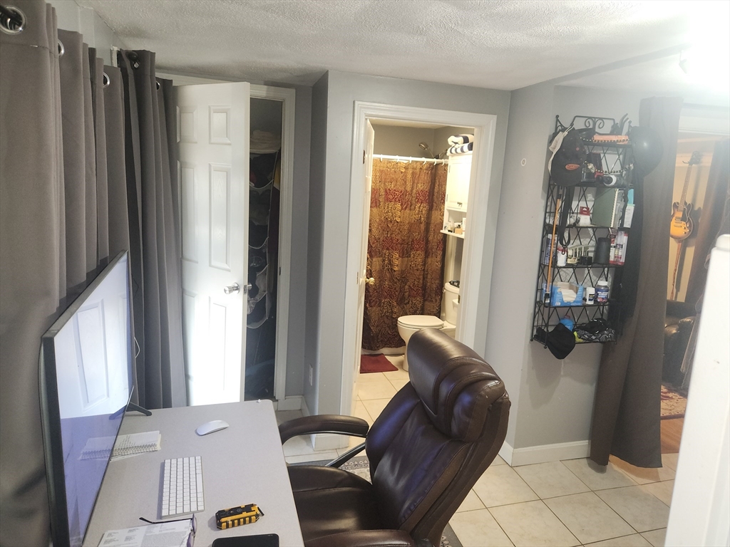 81 Cabot, Beverly, Massachusetts, 1 Bedroom Bedrooms, 3 Rooms Rooms,1 BathroomBathrooms,Residential Lease,For Rent,Cabot,73421689