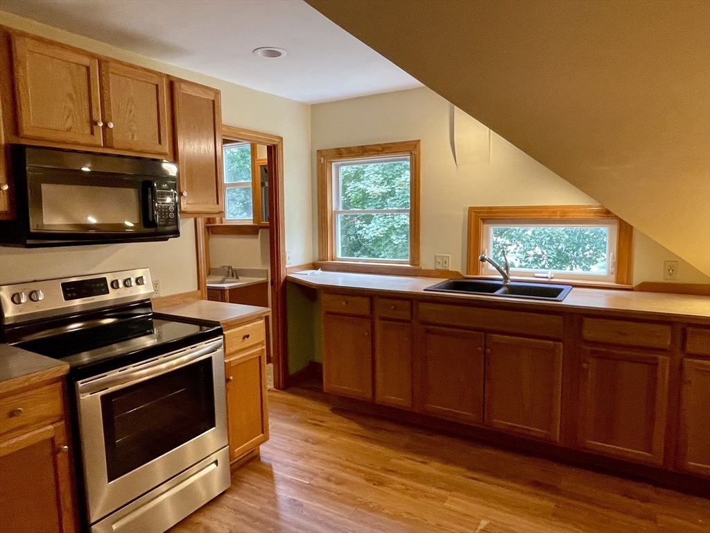 129 Fisher Street, North Attleboro, Massachusetts, 2 Bedrooms Bedrooms, 4 Rooms Rooms,1 BathroomBathrooms,Residential Lease,For Rent,Fisher Street,73421756