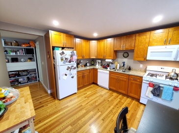 84 Cross St, Somerville, Massachusetts, 2 Bedrooms Bedrooms, 4 Rooms Rooms,1 BathroomBathrooms,Residential Lease,For Rent,Cross St,73421785