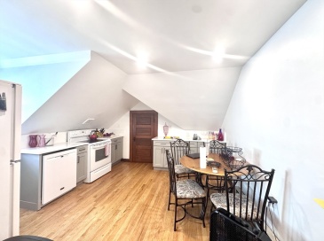 22 Greenough St, Brookline, Massachusetts, 3 Bedrooms Bedrooms, 14 Rooms Rooms,1 BathroomBathrooms,Residential Lease,For Rent,Greenough St,73421810
