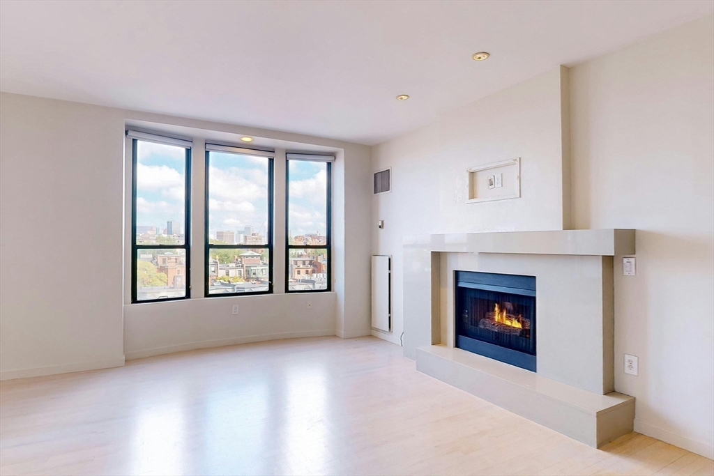 755 Boylston Street, Boston, Massachusetts, 2 Bedrooms Bedrooms, 4 Rooms Rooms,2 BathroomsBathrooms,Residential Lease,For Rent,Boylston Street,73421846