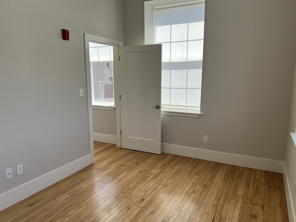 34 St. Joseph Street, Fall River, Massachusetts, 1 Bedroom Bedrooms, 3 Rooms Rooms,1 BathroomBathrooms,Residential Lease,For Rent,St. Joseph Street,73413952