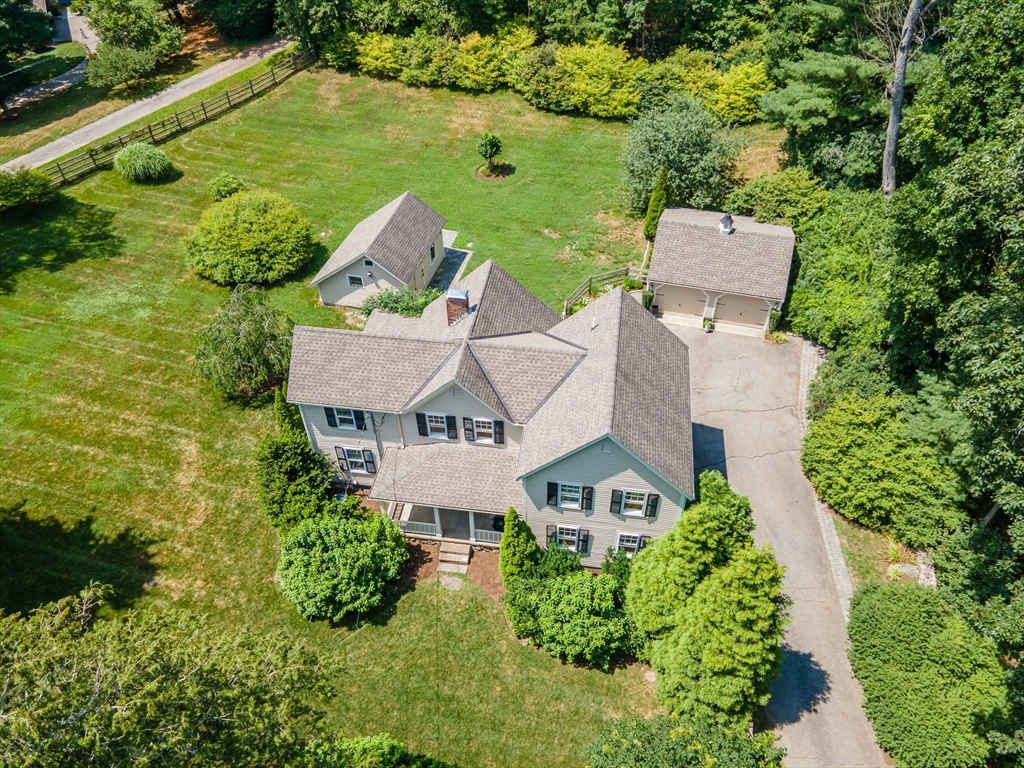 31 Walpole St, Dover, Massachusetts, 3 Bedrooms Bedrooms, 6 Rooms Rooms,2.5 BathroomsBathrooms,Residential,For Sale,Walpole St,73405662