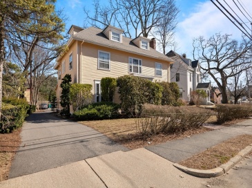 46 Central Avenue, Newton, Massachusetts, 5 Bedrooms Bedrooms, 15 Rooms Rooms,5.5 BathroomsBathrooms,Residential Income,For Sale,Central Avenue,73349883