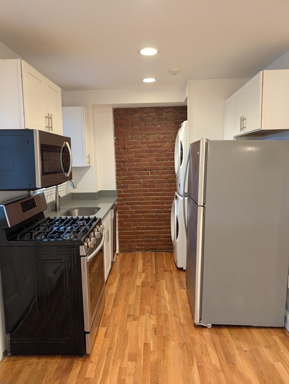 775 Tremont Street, Boston, Massachusetts, 2 Bedrooms Bedrooms, 4 Rooms Rooms,1.5 BathroomsBathrooms,Residential Lease,For Rent,Tremont Street,73421880