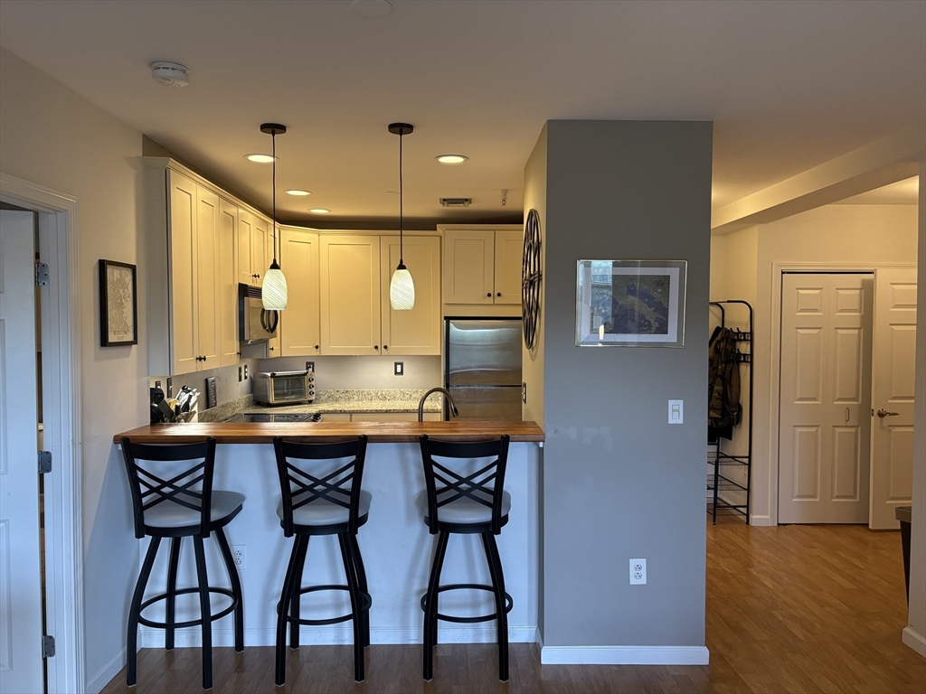 1 Cityview Ln, Quincy, Massachusetts, 2 Bedrooms Bedrooms, 5 Rooms Rooms,2 BathroomsBathrooms,Residential Lease,For Rent,Cityview Ln,73421964