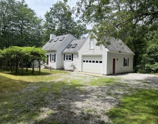 22 Warren Ln, Weston, Massachusetts, 2 Bedrooms Bedrooms, 8 Rooms Rooms,2.5 BathroomsBathrooms,Residential Lease,For Rent,Warren Ln,73421976