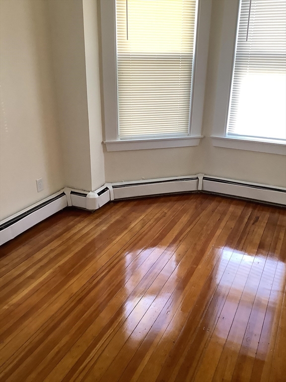 57 Vine, Lynn, Massachusetts, 2 Bedrooms Bedrooms, 4 Rooms Rooms,1 BathroomBathrooms,Residential Lease,For Rent,Vine,73376745