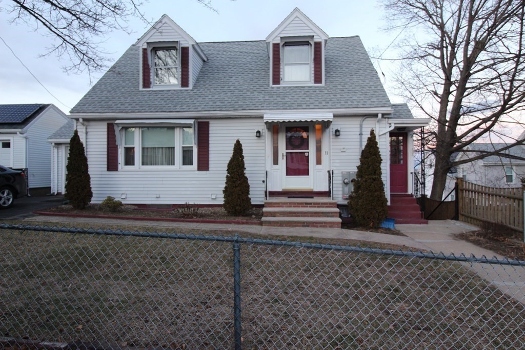 11 High Street, Revere, Massachusetts, 1 Bedroom Bedrooms, 4 Rooms Rooms,1 BathroomBathrooms,Residential Lease,For Rent,High Street,73403470