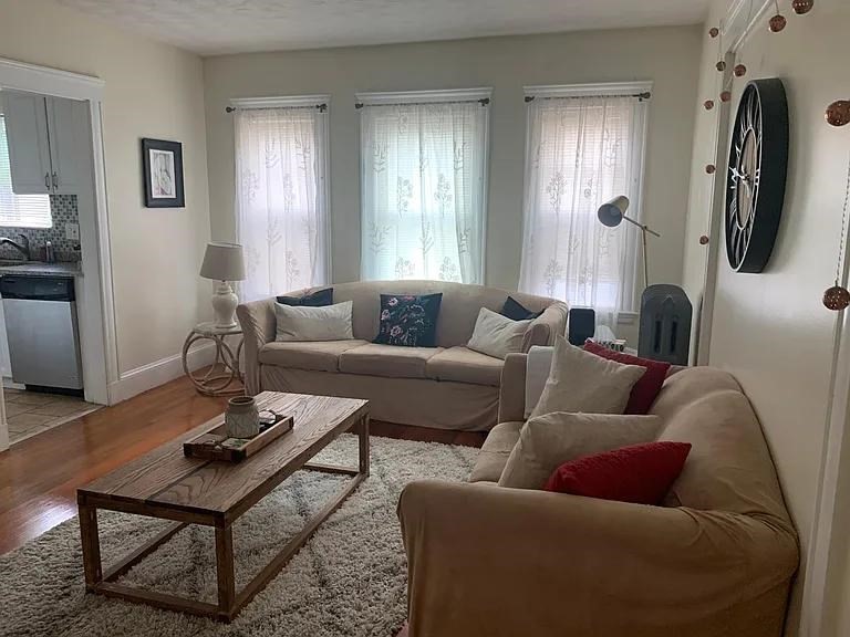 21 Eliot St, Medford, Massachusetts, 3 Bedrooms Bedrooms, 4 Rooms Rooms,1 BathroomBathrooms,Residential Lease,For Rent,Eliot St,73422096
